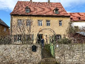 Fördervertrag für Dachsanierung am Julius-Echter-Pfarrhaus in Kolitzheim